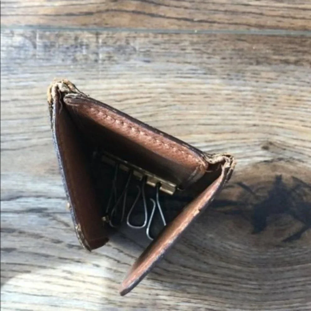 Louis Vuitton Monogram Key Holder/Wallet #375💥PRICE DROP💥